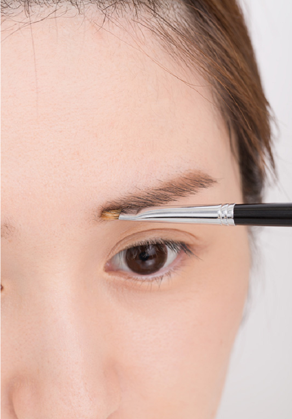 眉毛の整え方はカットで決まる！美容師が簡単お手入れ方法教えます。｜現役美容師がみんなの美容に関する悩みを解決！